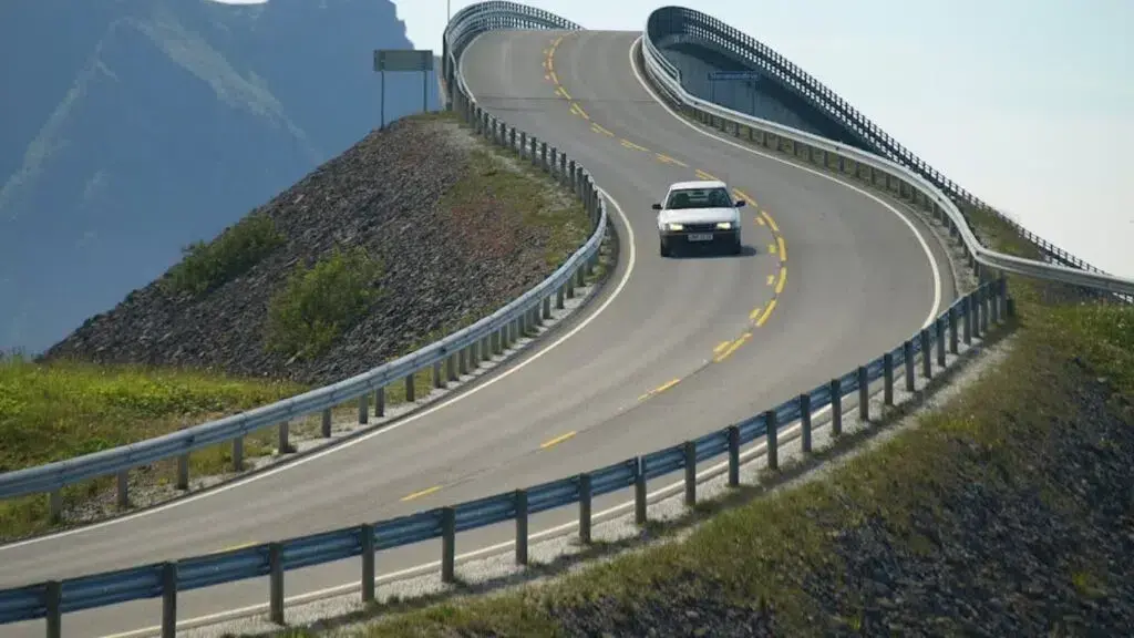 Nuevas Normas de la DGT que Revolucionan los Adelantamientos en Carretera Nuevas Normas de la DGT que Revolucionan los Adelantamientos en Carretera