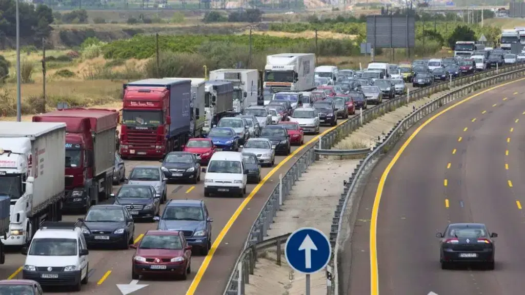 DGT alerta sobre el colapso vial y propone compartir coche DGT alerta sobre el colapso vial y propone compartir coche