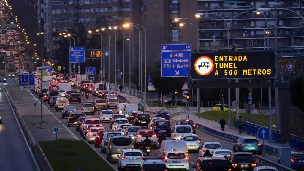 Madrid prohibe los coches sin etiqueta DGT en 2025 Madrid prohibe los coches sin etiqueta DGT en 2025